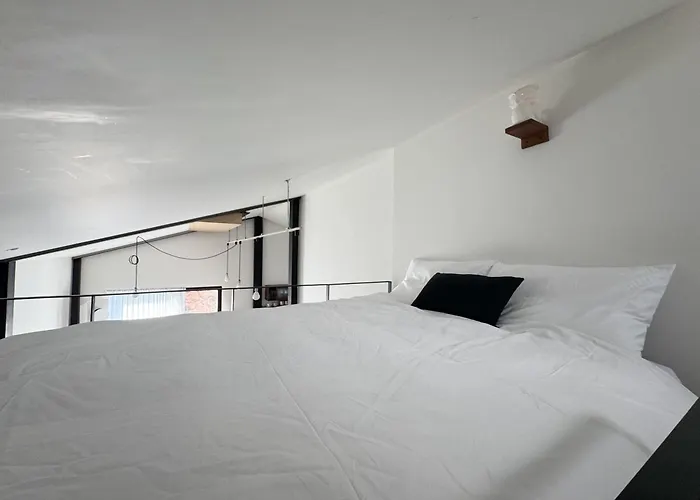 Sobre Hongdae New Open Sale, Spacious 3br 1ba 別墅